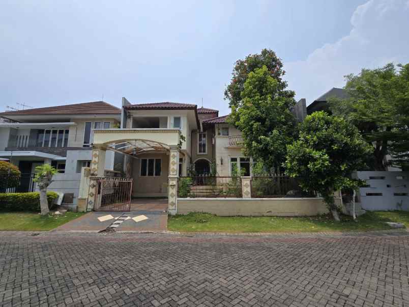 dijual rumah villa westwood pakuwon city