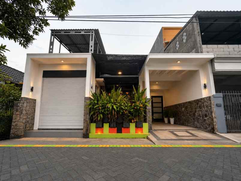 dijual rumah wisma lidah kulon