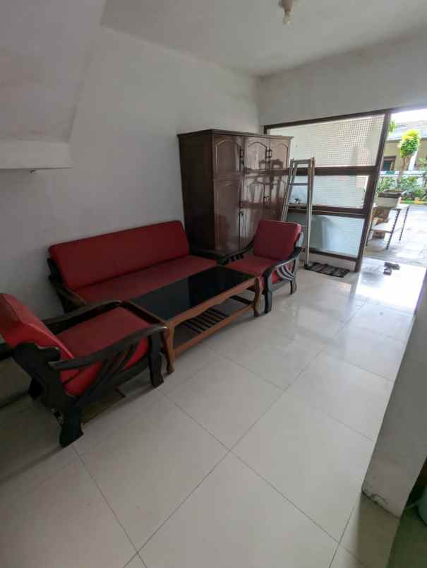 dijual rumah wisma lidah kulon