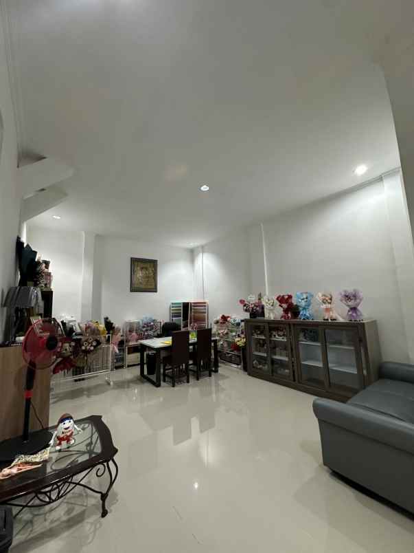 dijual rumah wisma lidah kulon