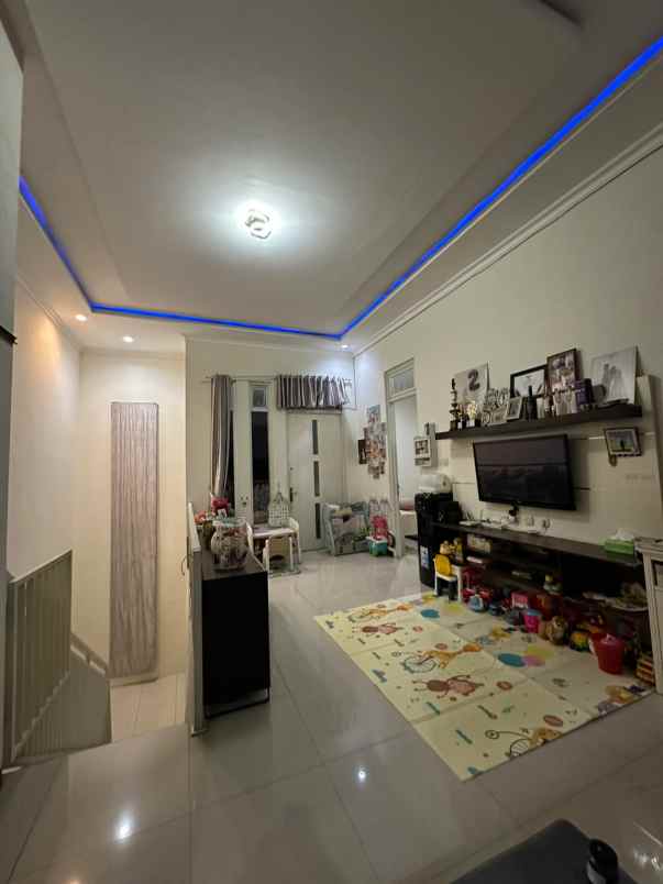 dijual rumah wisma lidah kulon