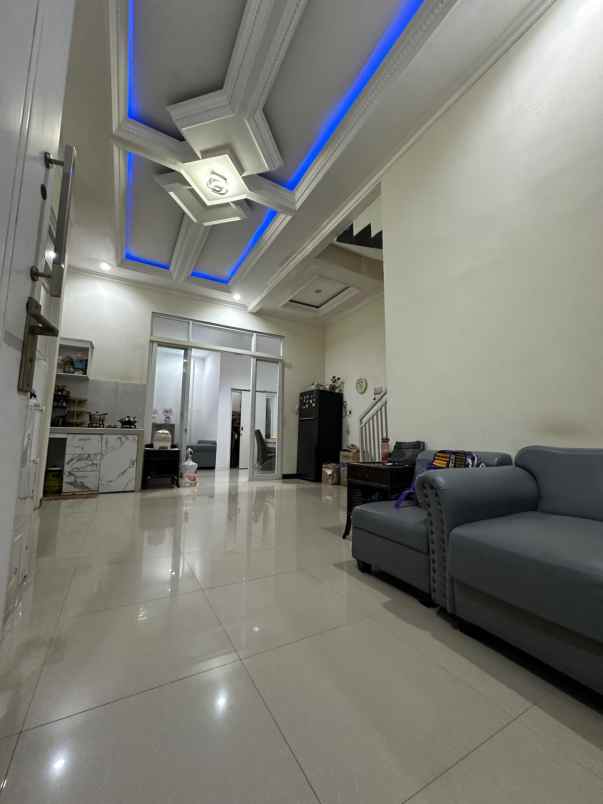 dijual rumah wisma lidah kulon