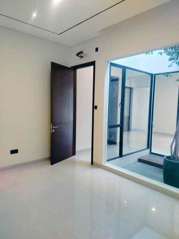 dijual rumah woodland citraland