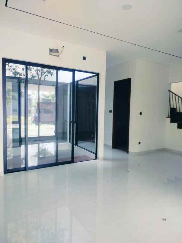 dijual rumah woodland citraland