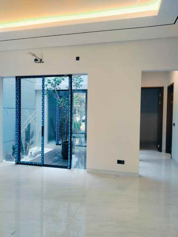 dijual rumah woodland citraland