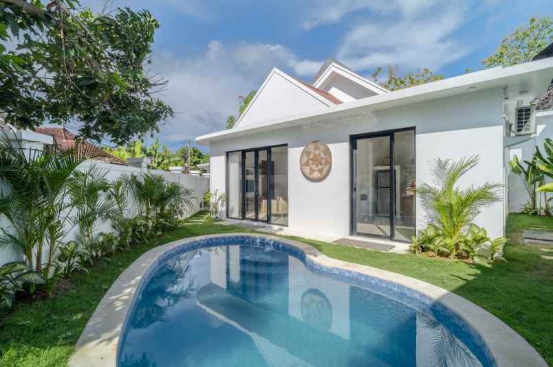 dijual villa jalan taman kebo iwa