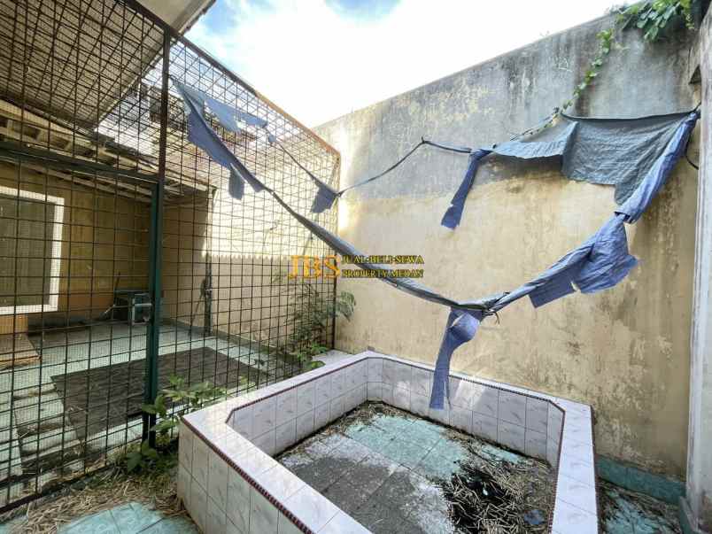 dijual villa komplek cemara hijau