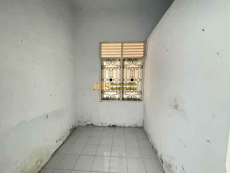 dijual villa komplek cemara hijau