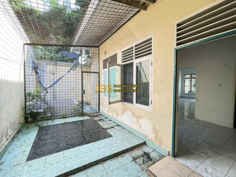 dijual villa komplek cemara hijau