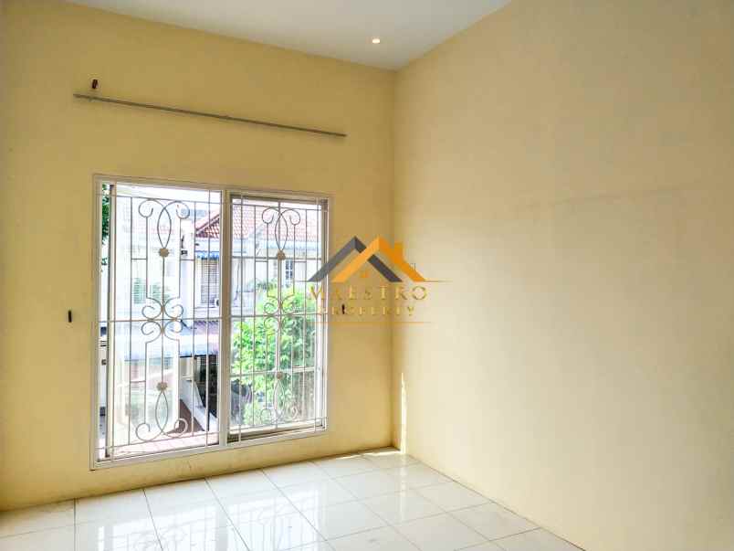dijual villa komplek citra garden