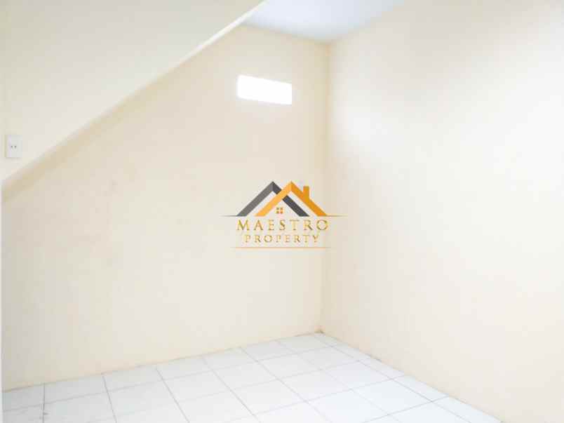 dijual villa komplek citra garden