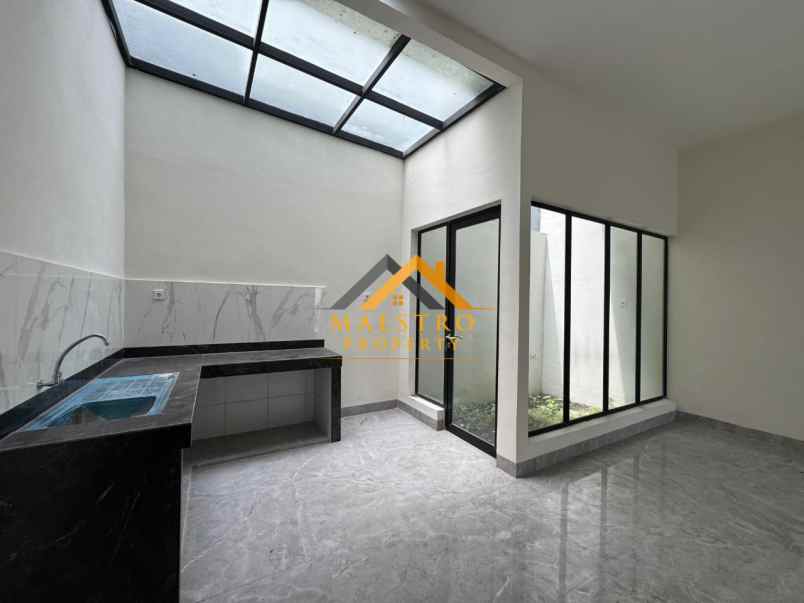 dijual villa komplek katamso palace