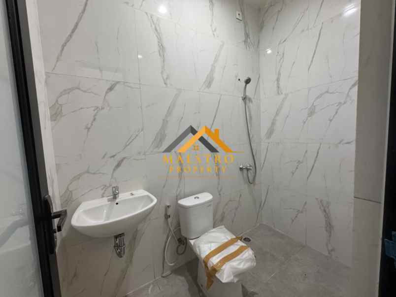 dijual villa komplek katamso palace