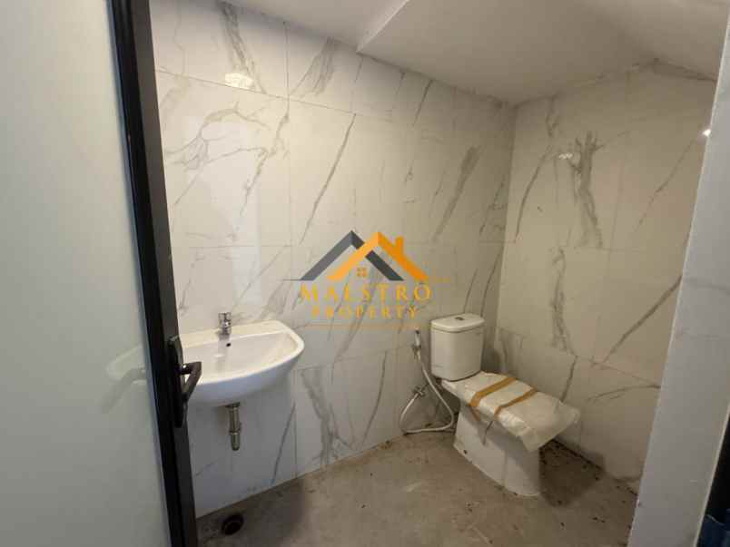 dijual villa komplek katamso palace