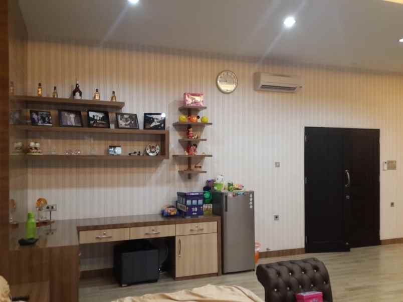 dijual villa komplek makmur garden