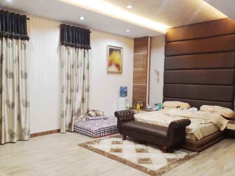 dijual villa komplek makmur garden