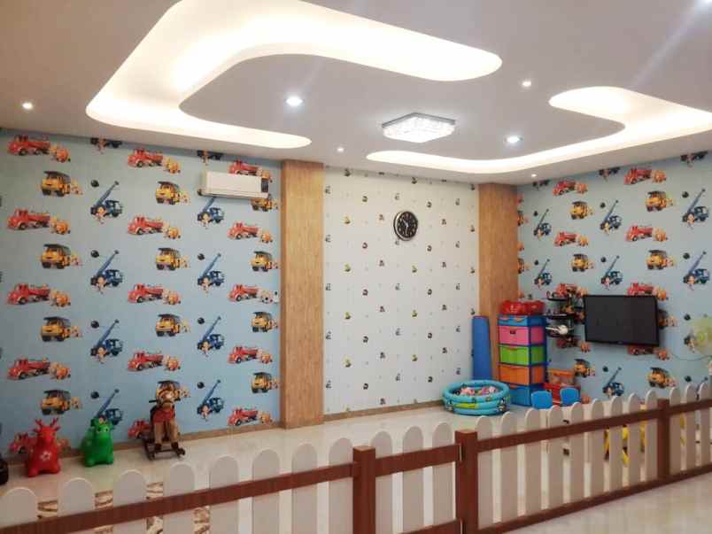 dijual villa komplek makmur garden