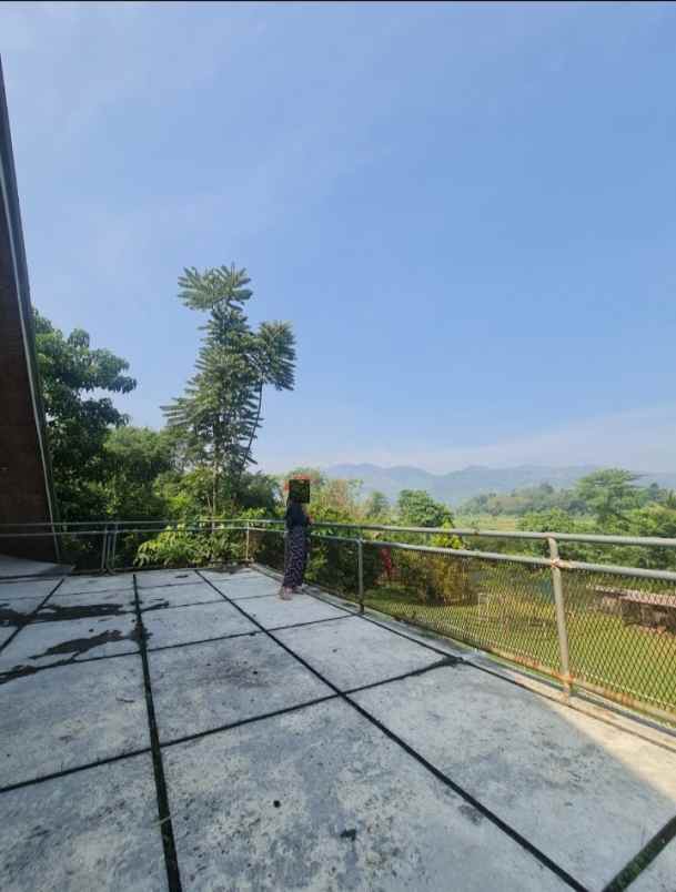 dijual villa margahurip