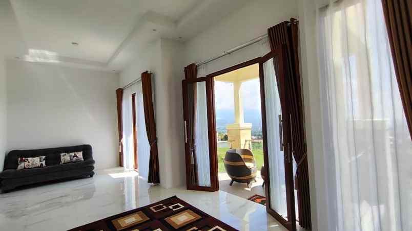 dijual villa oro oro ombo tlekung