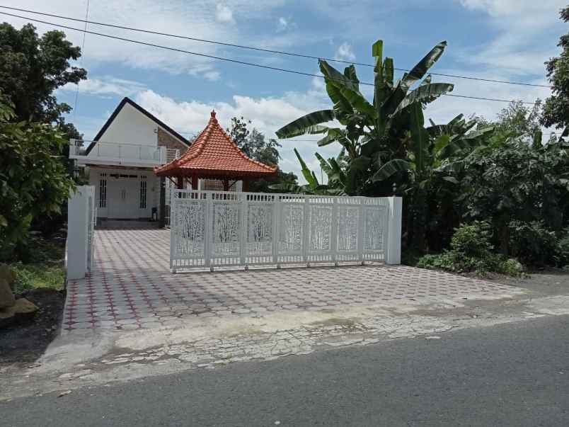 dijual villa potorono banguntapan
