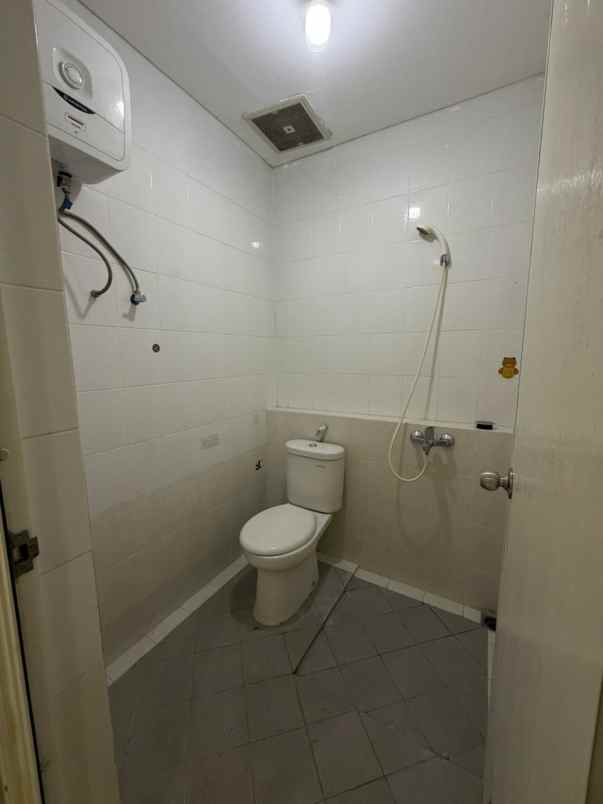 disewa rumah semi furnish di suvarna sutera tangerang