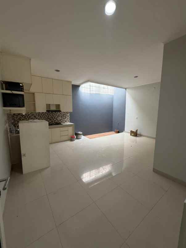 disewa rumah semi furnish di suvarna sutera tangerang