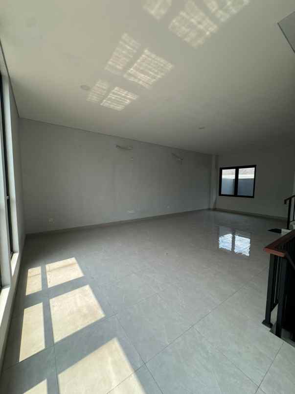 disewakan ruko gudang kantor front row kota wisata cibubur