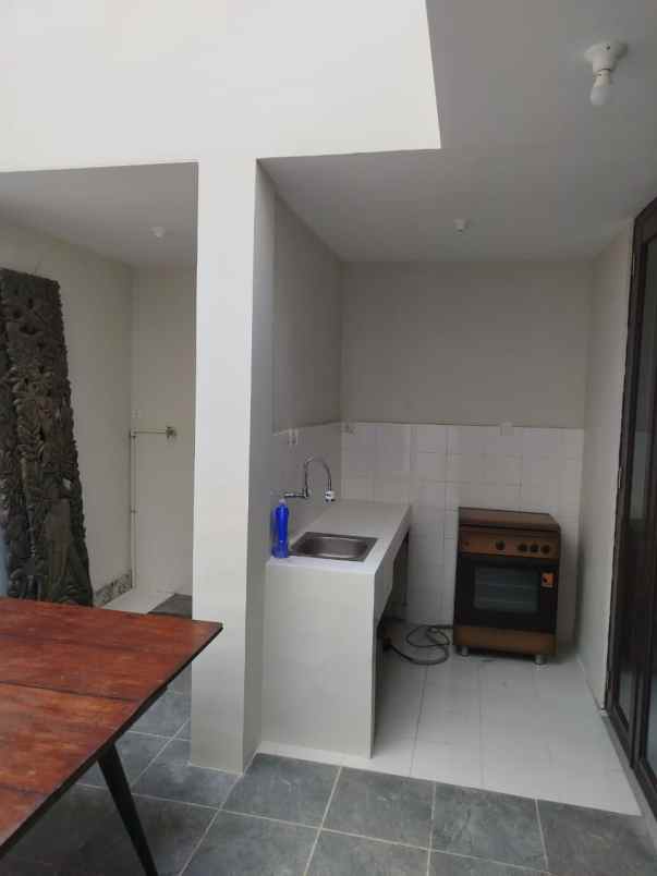 disewakan rumah baliview cirendeu jl