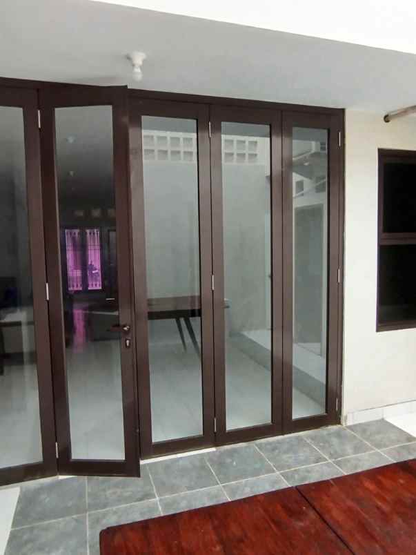 disewakan rumah baliview cirendeu jl