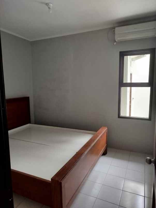 disewakan rumah baliview cirendeu jl