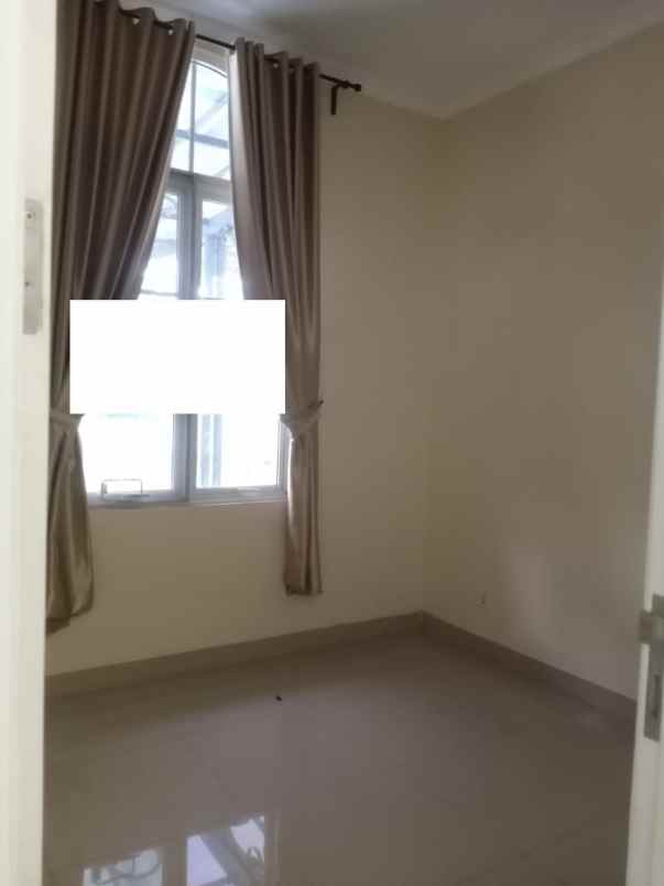 disewakan rumah cluster la seine jakarta