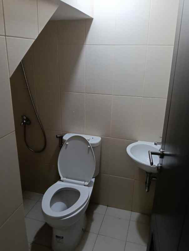 disewakan rumah cluster shinano jakarta