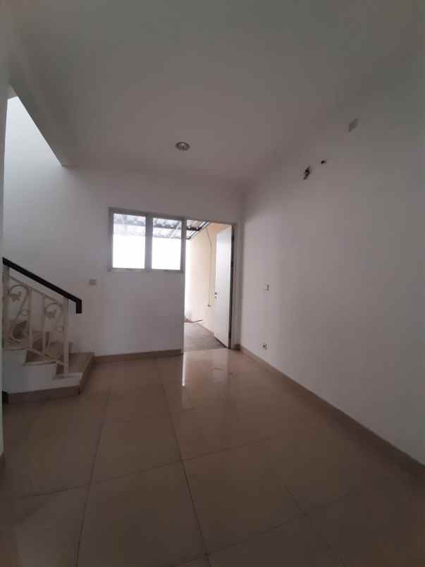 disewakan rumah cluster thames jakarta