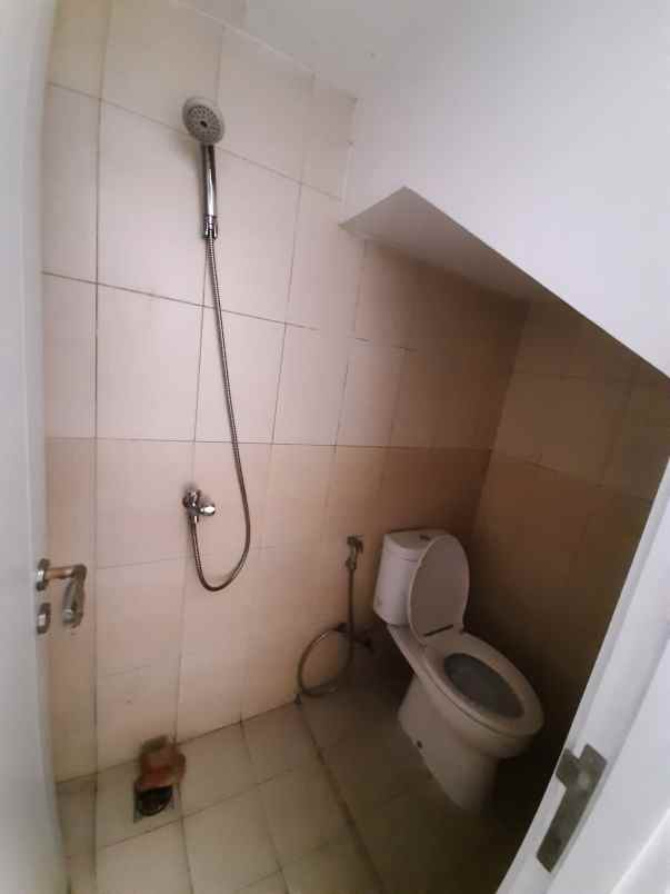 disewakan rumah cluster thames jakarta