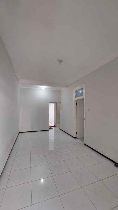 disewakan rumah pantai mentari
