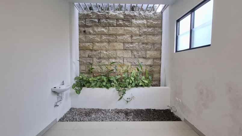 hunian mewah modern 2 lantai di kawasan elit palagan