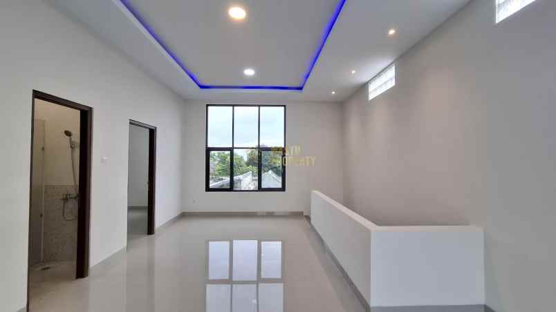 hunian mewah modern 2 lantai di kawasan elit palagan