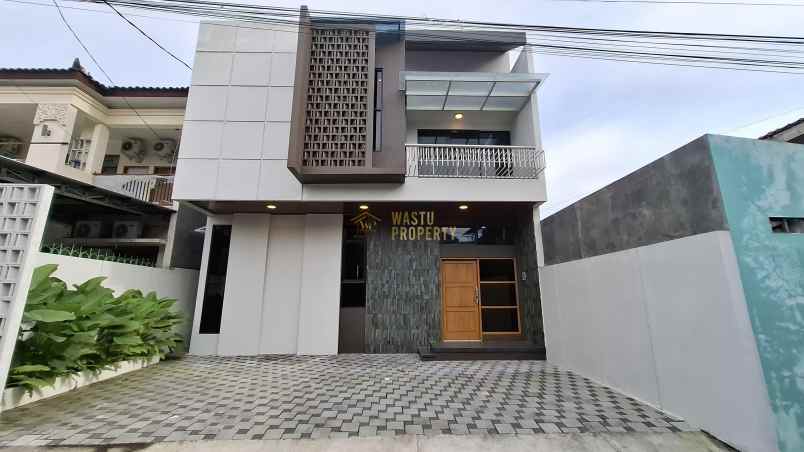 hunian mewah modern 2 lantai di kawasan elit palagan