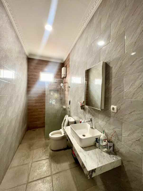 jual cepat rumah cluster di karawaci semi furnished