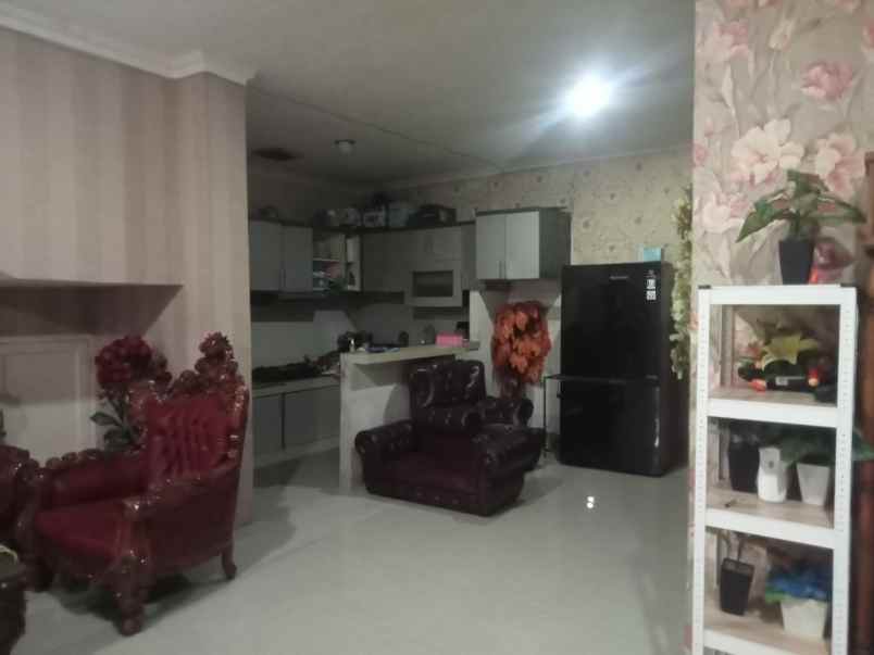 jual rumah cantik jalan besar