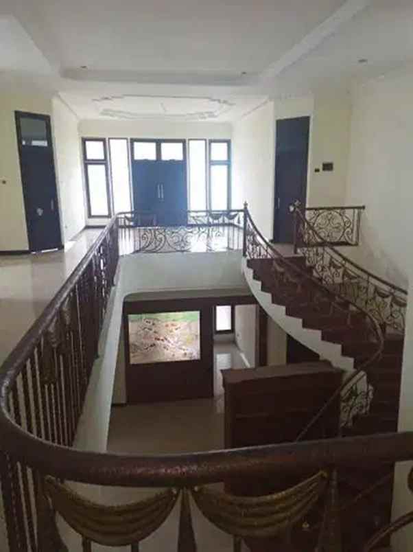 jual rumah mewah di jalan lebak indah regency surabaya