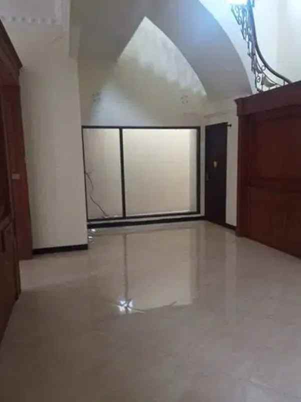 jual rumah mewah di jalan lebak indah regency surabaya