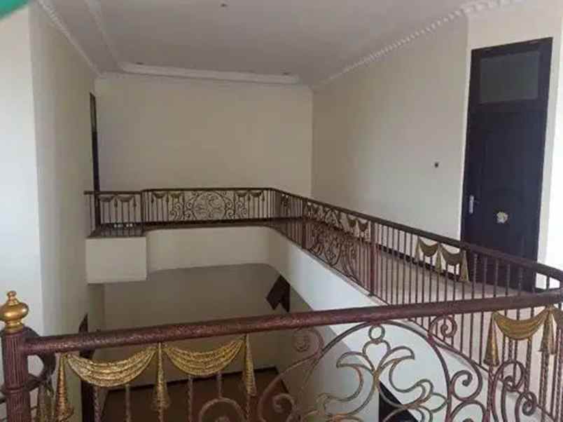 jual rumah mewah di jalan lebak indah regency surabaya