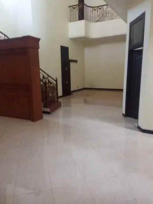 jual rumah mewah di jalan lebak indah regency surabaya