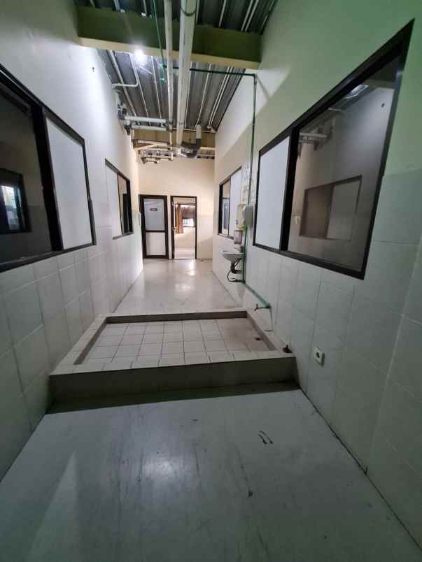 pabrik exx central kitchen carl s junior