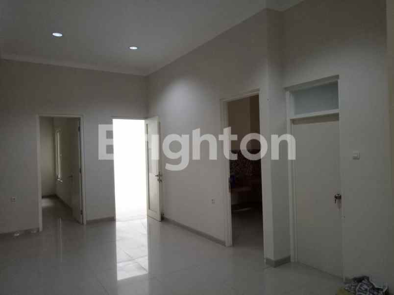 perumahan manyar mewah hanya 4m an lebar 8 meter