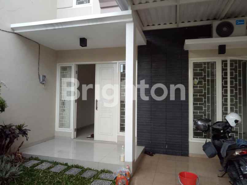 perumahan manyar mewah hanya 4m an lebar 8 meter