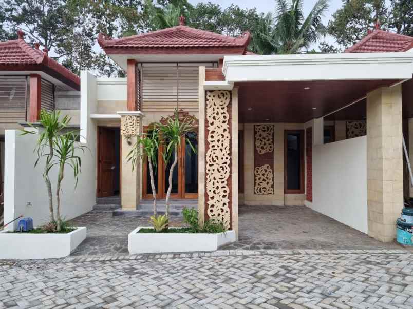 puri ulun danu rumah etnik modern di mertoyudan