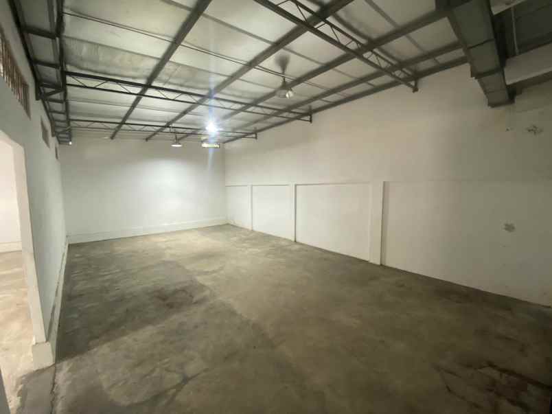 ruko gudang kantor lumajang