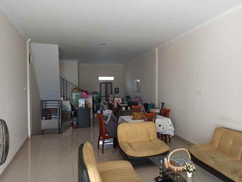 ruko trapezia 2 lantai 700 meter pintu tol jatiwarna